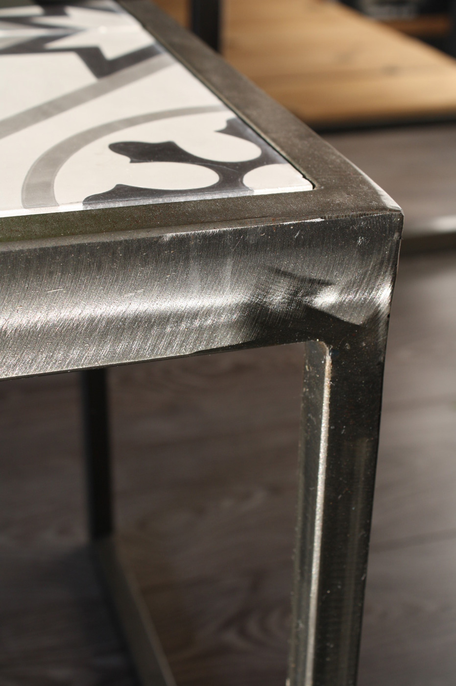 Table base carreaux de ciment - détail